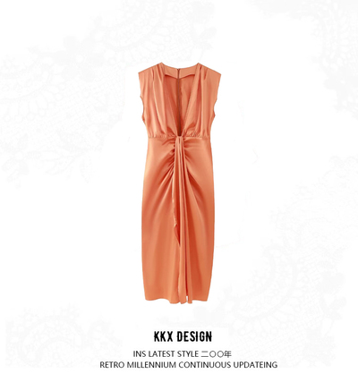 Temperamental and mature pleated satin sleeveless dress