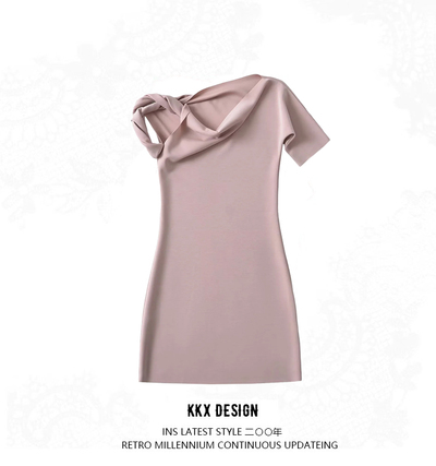 Asymmetric one-shoulder skirt