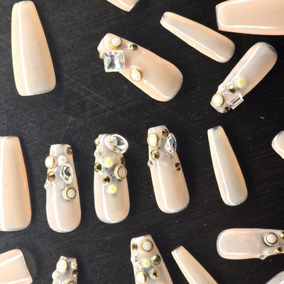 Nude gems
