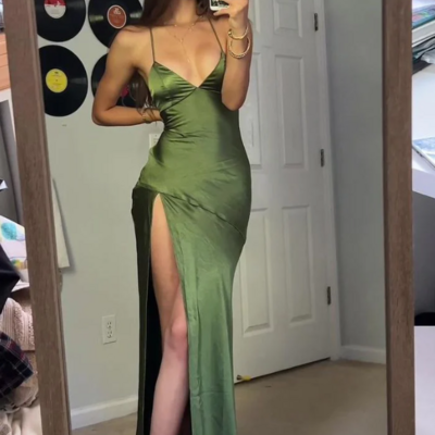 Sexy v-neck emerald green prom dress with high slit - Thumbnail 1