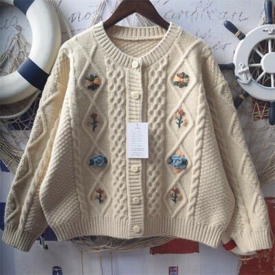 Retro handcrafted three-dimensional crocheted embroidery sweater - Thumbnail 1