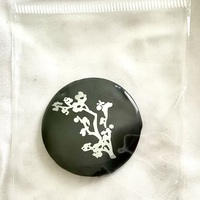 Black Floral Shell Pendant - Thumbnail 4