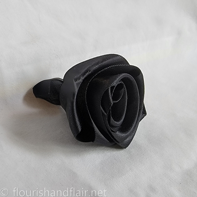 Loose satin rose - medium