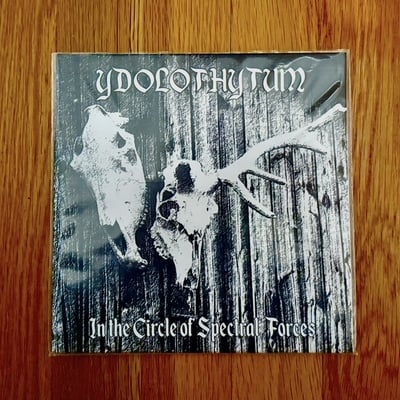 Ydolothytum 'in the circle of spectral forces' 7"