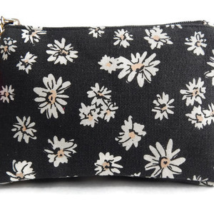 DaisyTassel Charm Zipper Bag
