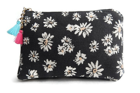 DaisyTassel Charm Zipper Bag