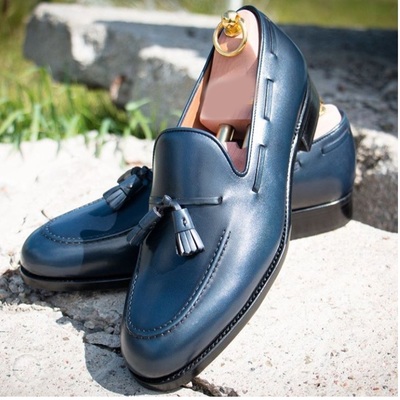 Christmas hot sale men’s blue leather shoes, men round toe slip on dress tussle loafers